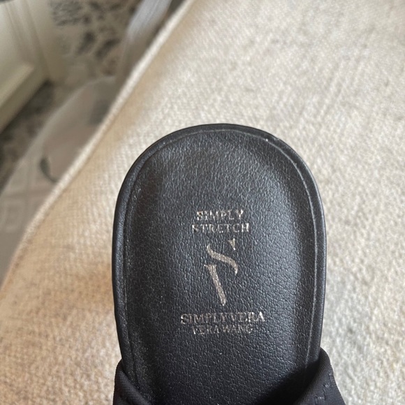 Simply Vera - Picture 2 of 3